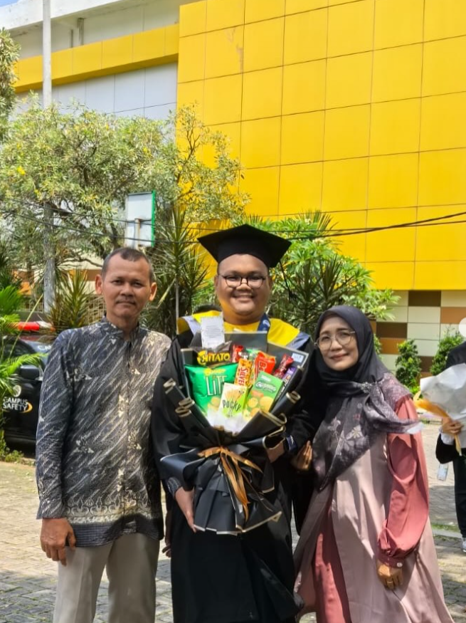Momen Wisuda Kelulusan Magister (S2)